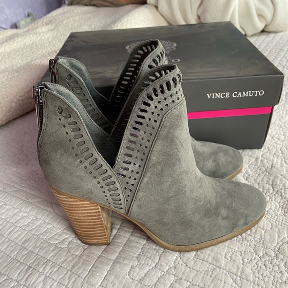 NEW Vince Camuto Fileana Gray Suede Booties - Picture 3 of 5